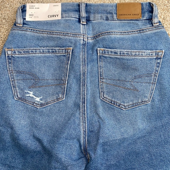 American Eagle High Waisted Curvy Mom Jeans - Picture 3 of 4